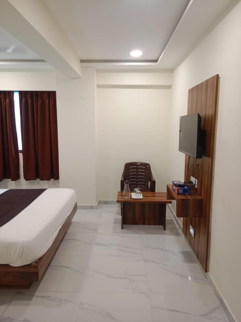 Hotel Sun Shine Ahmedabad Exteriör bild