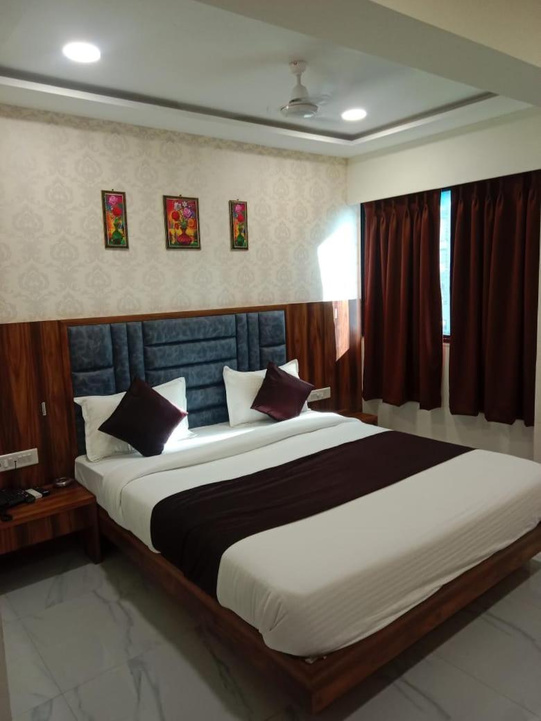 Hotel Sun Shine Ahmedabad Exteriör bild